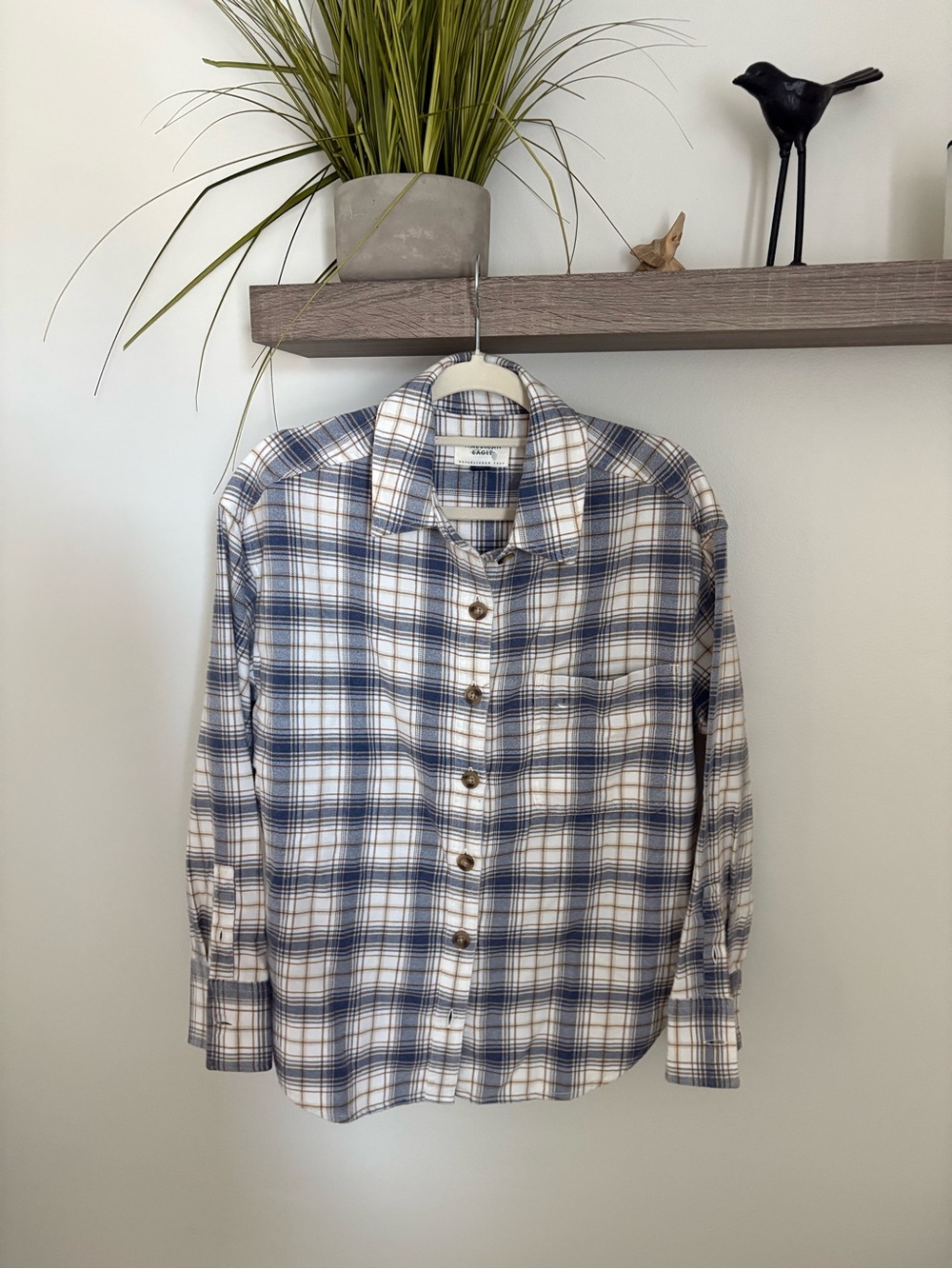American Eagle Outfitters gray and White flannel Button-Down Shirt new small